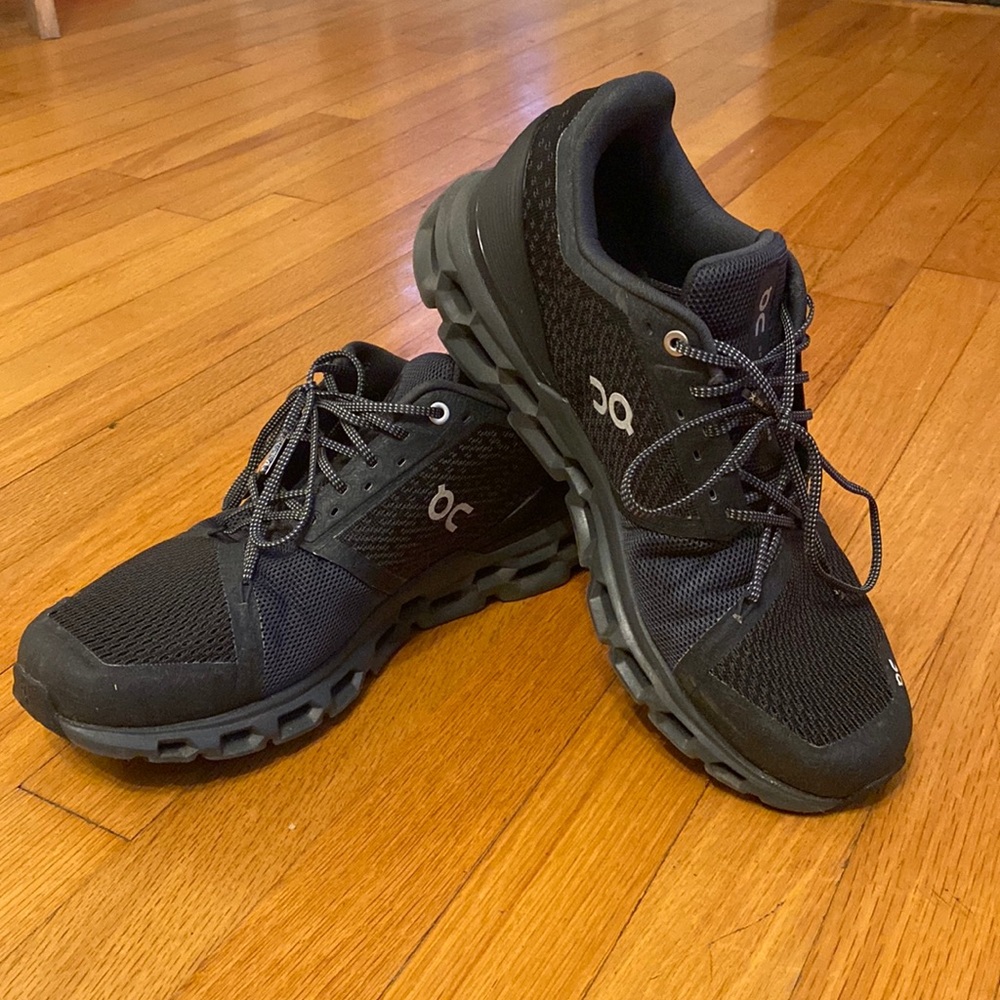 ON RUNNING- men’s size 10